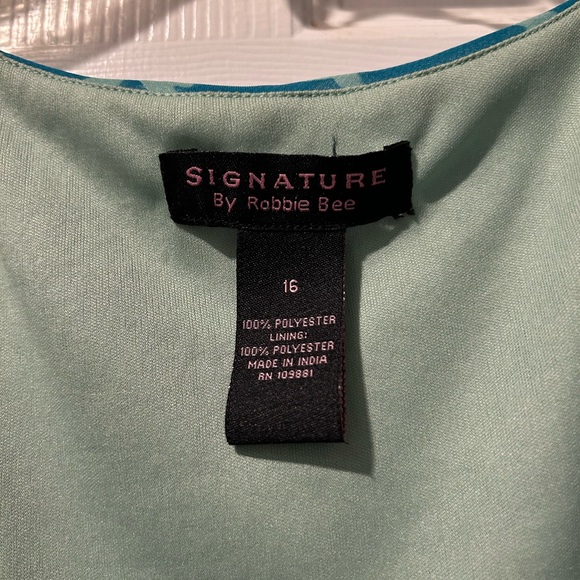 Signature dress - Picture 3 of 3